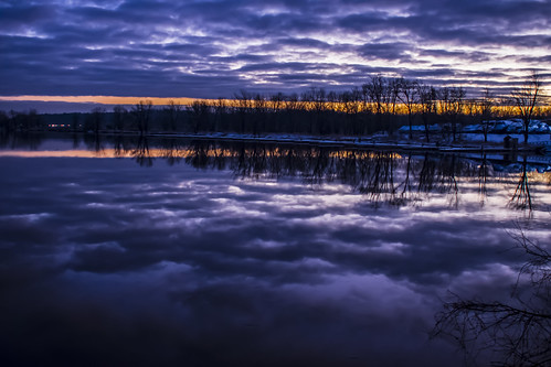365 365dayproject nikon d7200 nikond7200 petrieisland morning earlymorning clouds reflection waterreflection nature