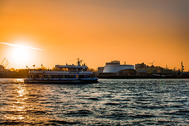Harbour cruise into the sunset