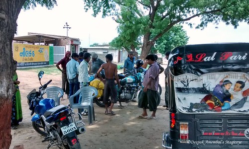street india ride motorcycle curious gujarat onlookers photograpjy dhanera