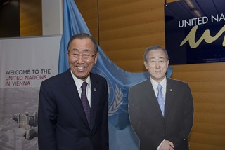 UN Secretary-General Ban Ki-moon meets staff of UN Information Service (UNIS) Vienna