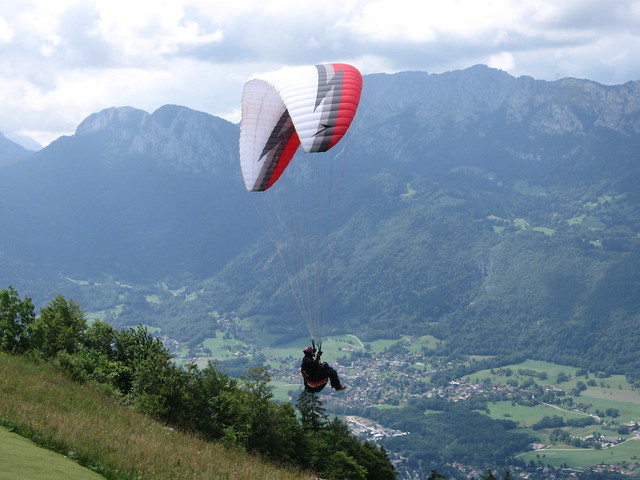 Parapente over Lac Annecy
