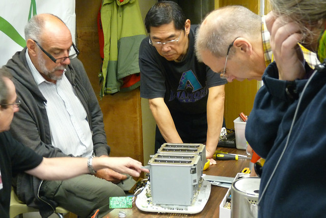 Reading Repair Cafe - toaster on the operating table, concern grows