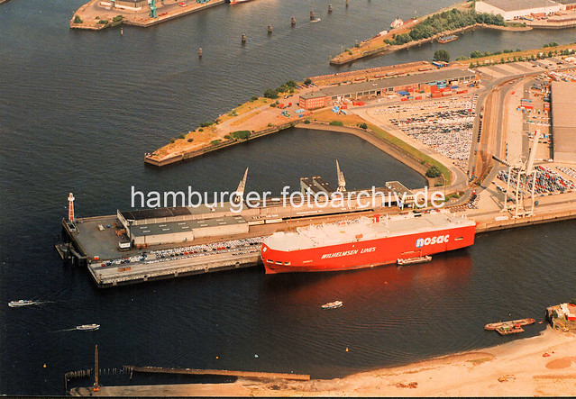 43710 RoRo Frachter am O'Swaldkai im Hamburger Hansahafen. ( ca. 1998 )