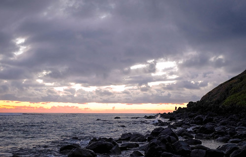 kauai kauainorthshore hawaii larsensbeach sunrise beach ocean rockyshore