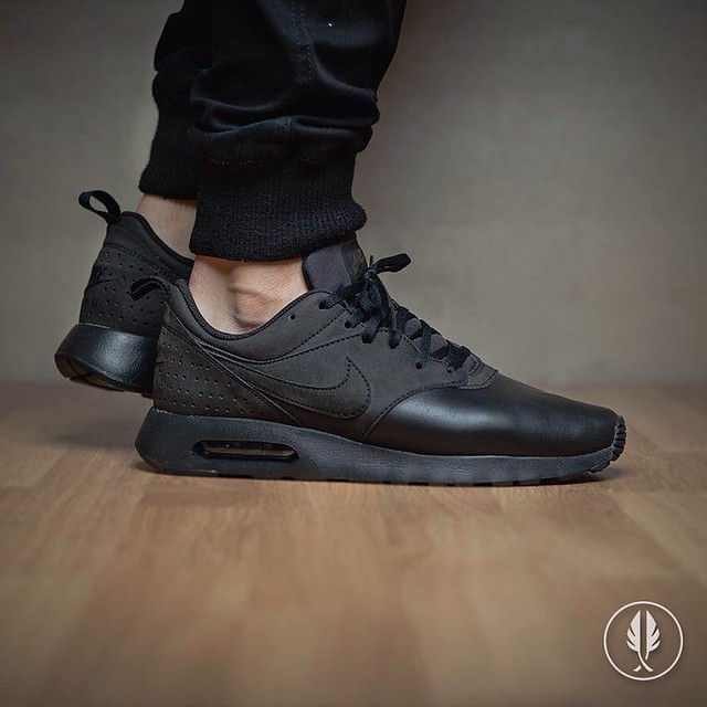 air max tavas all black