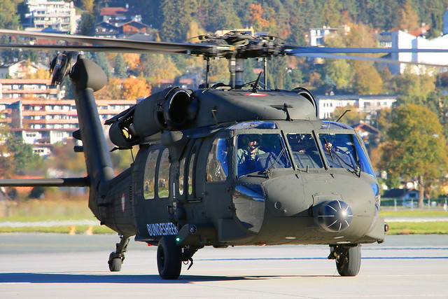 LOWI 26.10.15 Austrian Airforce black Hawk taxing retail