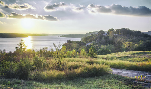 baxterslakesidegrille blueheronrestaurant lakeoftheozarks lakeozark camdencounty view scene scenery landscape lake evening water autumn fall color foliage trees leaves sky horizon island waves road roadway october2016 clouds reflection vacation horseshoebend parkway pkwy hh villageofthefourseasons outdoor shore shoreline stevefrazierphotography resort hazy rocks roads hills hawaiianisland atlantisisland moody waterscape