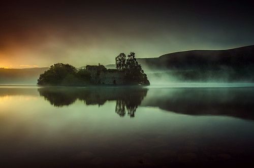 mist lake castle water sunrise landscape scotland highlands nikon long exposure 1750 loch tamron d7000