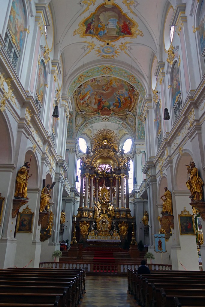 Alte Peter Kirche nave, Munich