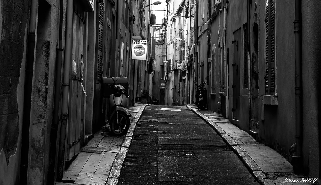 La Ruelle Ruelle | Encore un essaie, cette fois ci dans une ruelle du … | Flickr