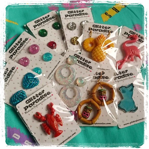 Handcrafted 👐 in France with Love 💖  Glitter Paradise® Do not copy, do not reproduce.  #GlitterParadise #jewelrylovers #jewelrydesigner #Glitterjewelry #noveltyBrooch #pinupaccessorries #pinup #Pinuplook #pinupstyle | by glitterparadise