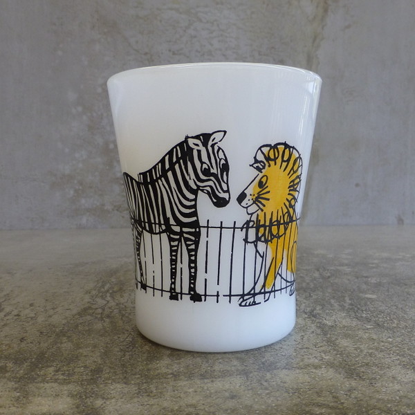 Vintage Agee Pyrex mug.  Zoo Animals.