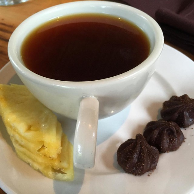 #kvphawaii Coffee by @OoFarm with black truffles, with coffee cherry powder. NOM! Plus #Maui pineapple slices