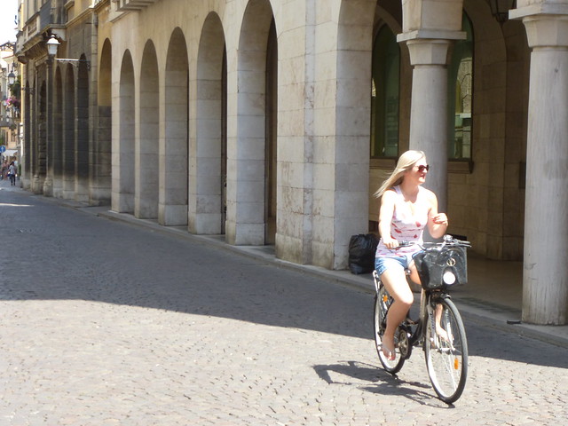 Mit dem Rad auf shoppingtour durch Vicenza.