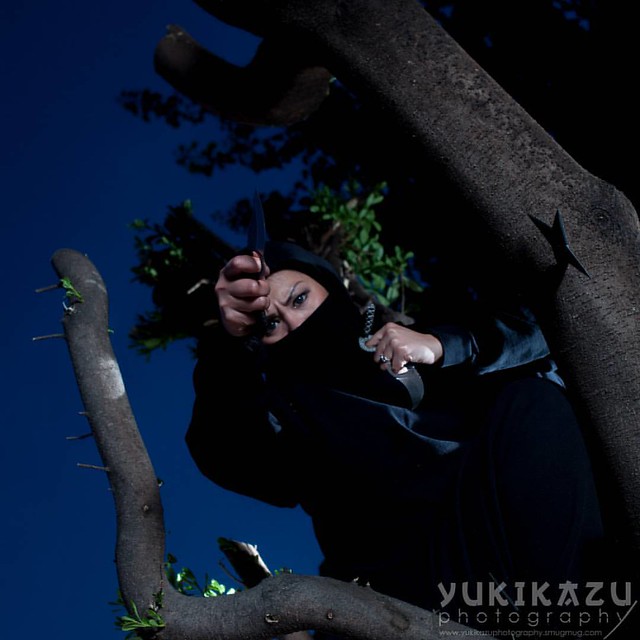 That time I made @missnickidang climb a tree dressed as a ninja for @coldsteelknives 😂 her expression wasn't staged. That's actually how she felt 😈  🔰 #YukikazuPhotography 🔰 #igmilitia #coldsteel #coldsteelknives #knifepo