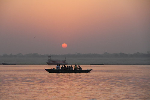morning sky sun india water sunrise river soleil eau varanasi inde matin leverdesoleil fleuve gange