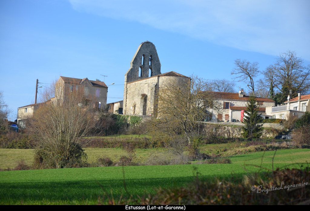 Un petit hameau et son église du 12e siècle