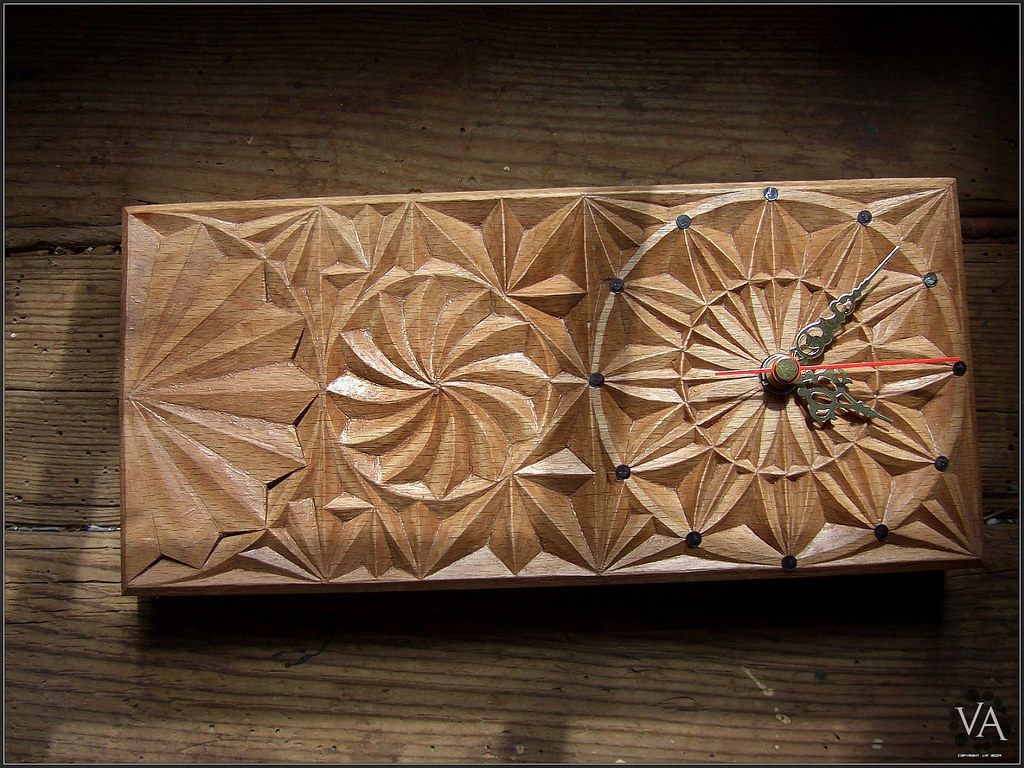 Museo del Campo - Reloj en madera tallada a mano