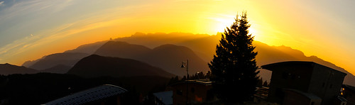 red sky panorama orange sun mountain france alps yellow jaune alpes canon landscape rouge soleil outdoor pano panoramic ciel eod paysage 600d f1ijp