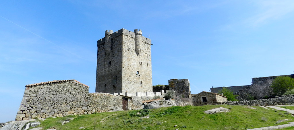 muralla o cerca Torre del homenaje del Castillo de San Felices de los Gallegos Salamanca 06