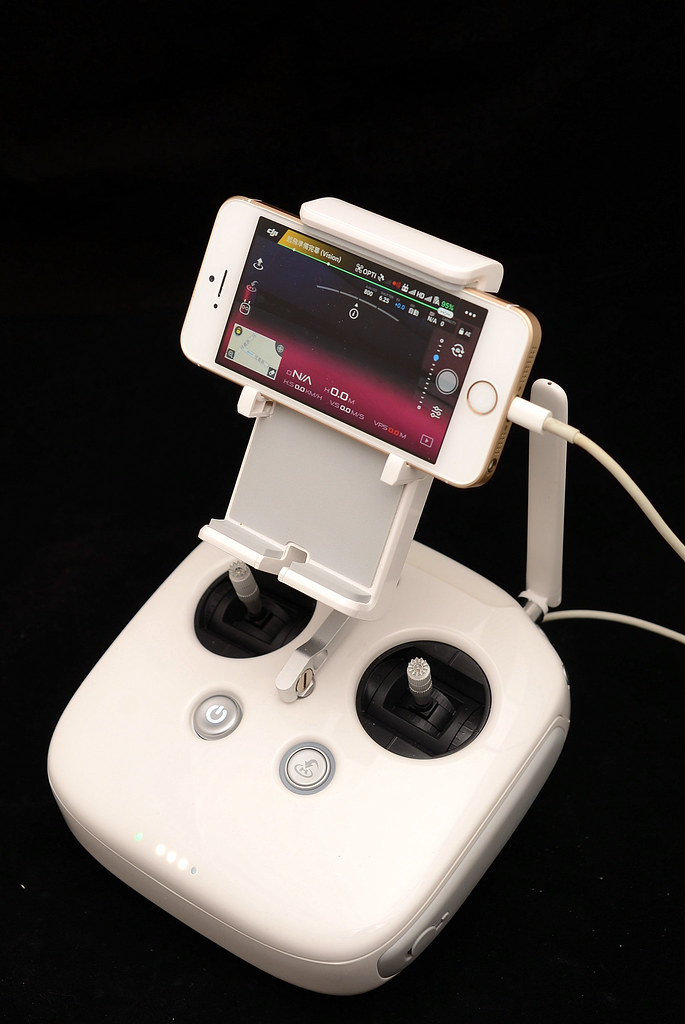 DJI Phantom 4 遙控器搭配 iPhone SE