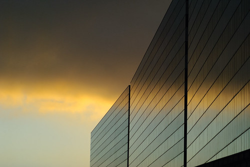 Mimetización by https://500px.com/p/oscarfhevia, edificio arquitectura vidrio cristales cristalera ventanas composiciónabstracto lineas nubes reflejo