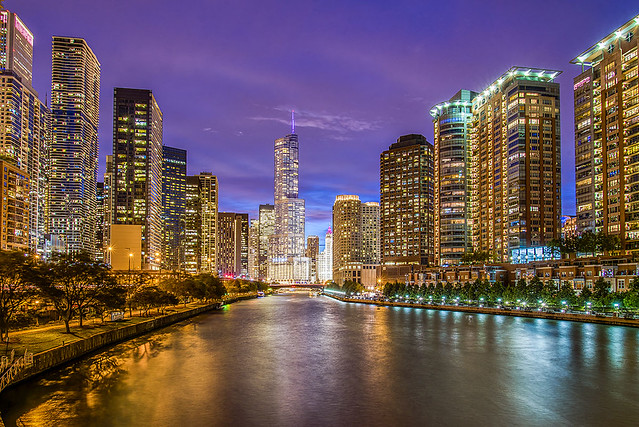 Chicago River view.