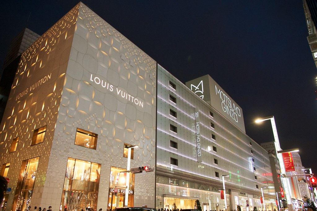 Cool Spaces: The Iridescent Louis Vuitton Ginza Namiki Store in Tokyo