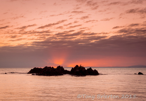sea lighthouse sunrise dawn coast rocks breach loughfoyle codonegal 16915 inishowenpeninsula