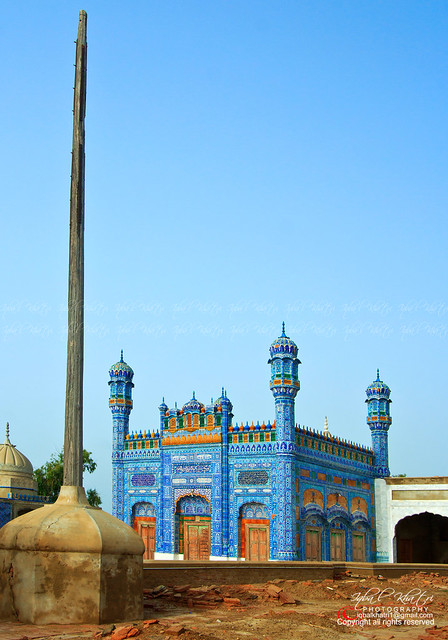 Kamaro Sharif Masjid