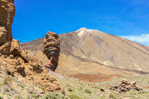 spring canarias picodelteide mountteide walking teide volcano roquecinchado snow lascañadasnationalpark canaryislands spain tenerife elteide holiday landscape españa losroquesdegarcia