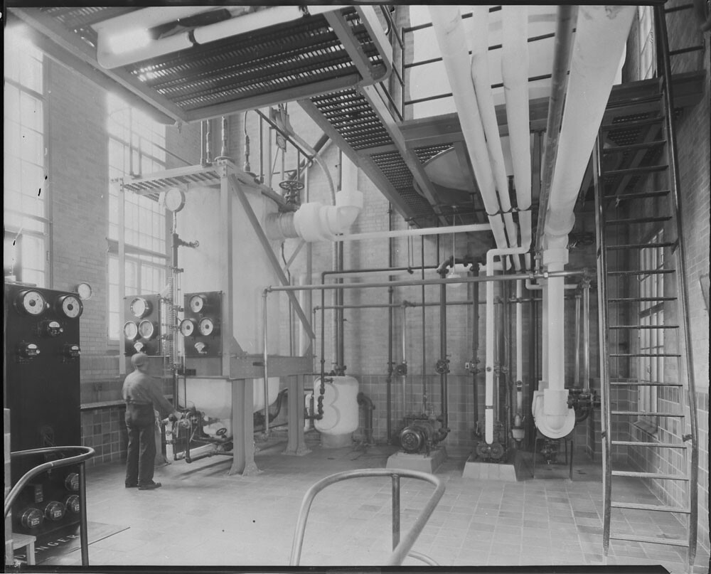 Boiler Room: Boiler room of the Boswell Brewery / Chaufferie de la Brasserie Boswell