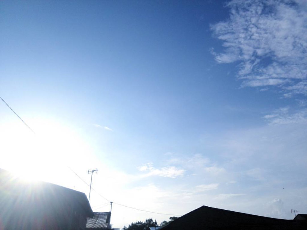 Menikmati Hangatnya Mentari Bersama Langit Biru Yang Indah Flickr