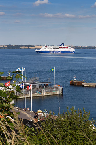 sea water ferry canon se harbor boat ship sweden outdoor flag ven canon70200f4l 6d 70200mm landskrona ef70200 eos6d ef70200mmf4lisusm miphages