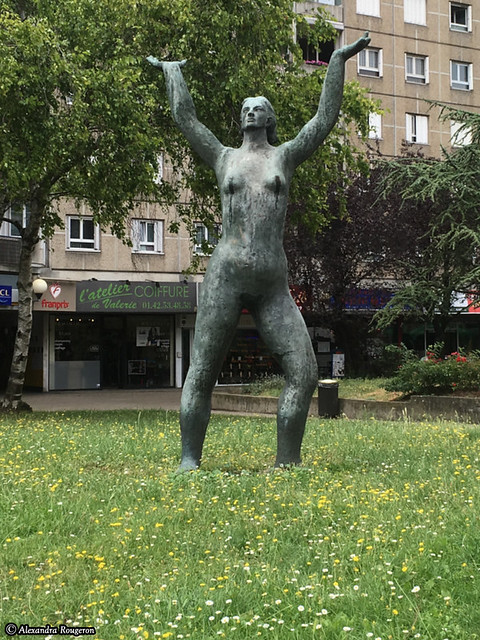 femme mains au ciel1®©