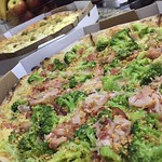 Pizza de brócolis com bacon