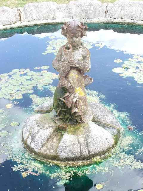 Statute in Fountain, Duke's Gardens, Royal Botanic Gardens, Kew @ 25 July 2015