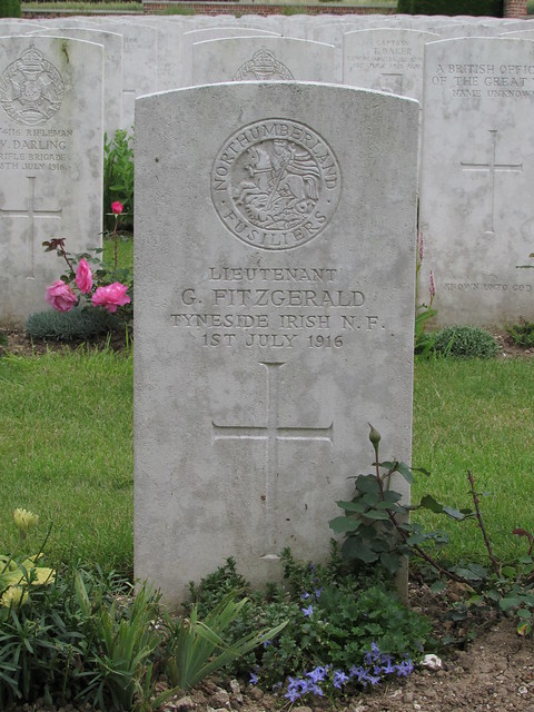 Albert: Bapaume Post Military Cemetery (Somme)