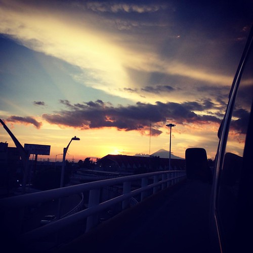 1104 Hermoso atardecer desde el puente de la CAPU #Chulada #Sunset #Popocatépetl #Volcán by ceojerry, square squareformat iphoneography instagramapp xproii uploaded:by=instagram
