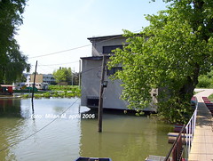 Stogodišnje vode (poplave), april 2006 god. Beograd - Novi Beograd, Savski kej, blok 45. Floods, april 2006, Belgrade - New Belgrade, Savski kej, block 45.