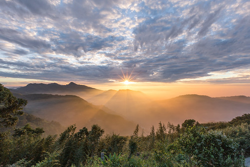 IMG_7596 by JIMI_lin, 司馬限山嵐 sunset 火燒雲 斜射光 taiwan 苗栗 泰安鄉 司馬限部落 司馬限雲端果園露營區 司馬限山嵐露營區 露營