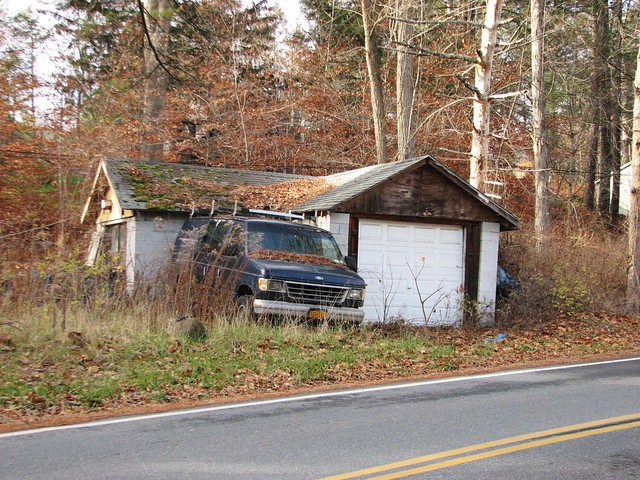 A VACANT GARAGE AND 1990's FORD VAN IN ROSENDALE NY NOV 2016