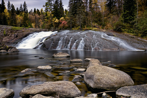 automne canada cascade chicoutimi quebec rivieìredumoulin waterfall