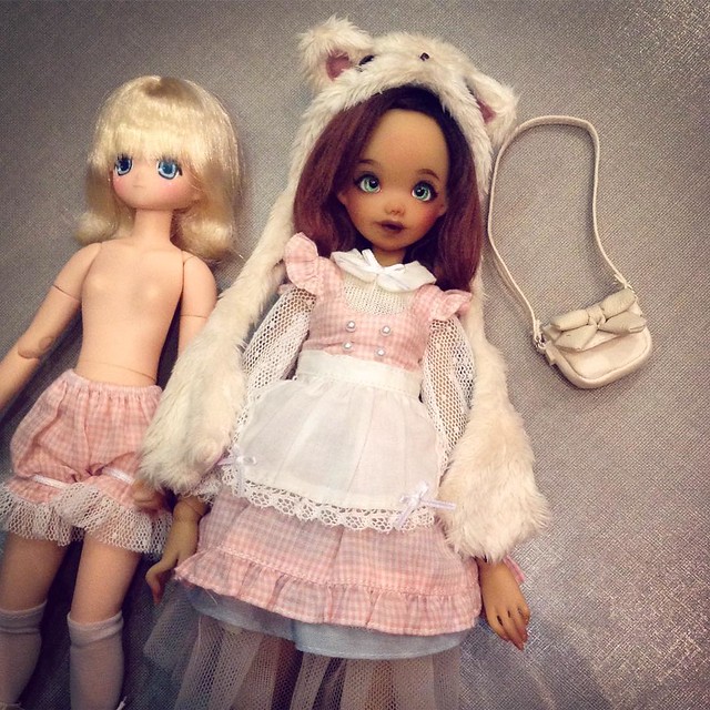 Momonita stole some Azone clothes! 😂✨👍 (size M) #doll #dolls #bjd #azone #artistdoll #momonita #ateliermomoni