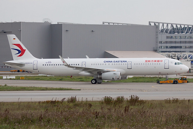 China Eastern A321 D-AYAY (B-8230)