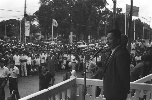 1966-67 Vietnam Presidential elections. Ứng cử viên Phan Quang Đán vận động tranh cử Tổng thống