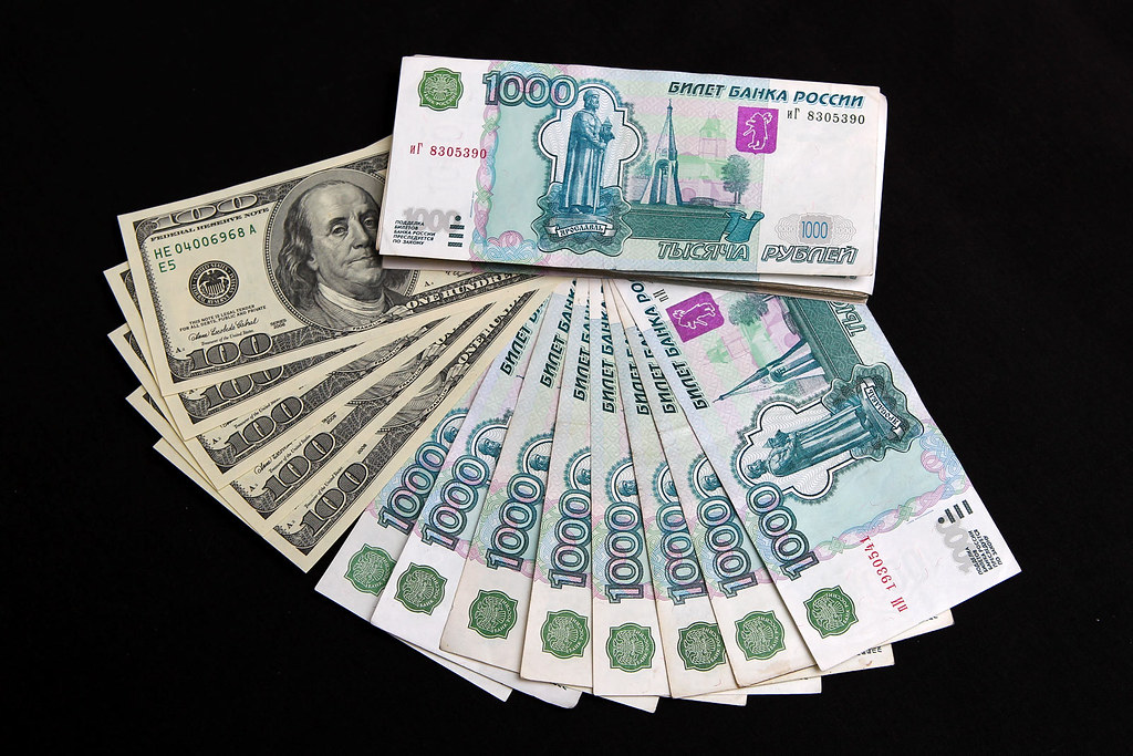 1000 долларов в рублях на сегодня 2024. 1000 Долларов в рублях. Доллар. 2000 Долларов. Рубли.