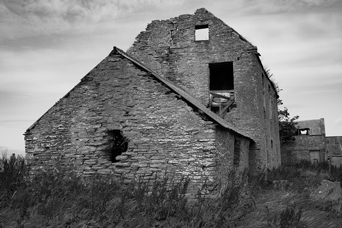staneastwood stanleyeastwood thurso scotland blackandwhite monochrome house abandoned farm