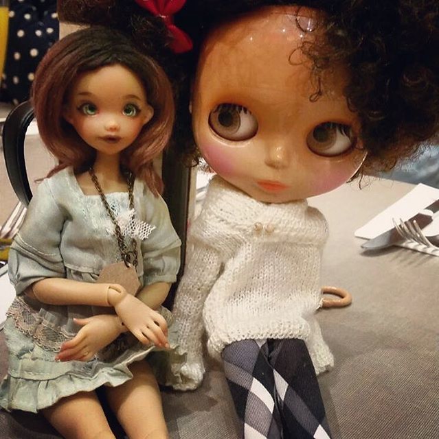 Can I try your jersey please? 😂✨💕 #doll #dolls #bjd #blythe #blythedoll #artistdoll #momonita #ateliermomon