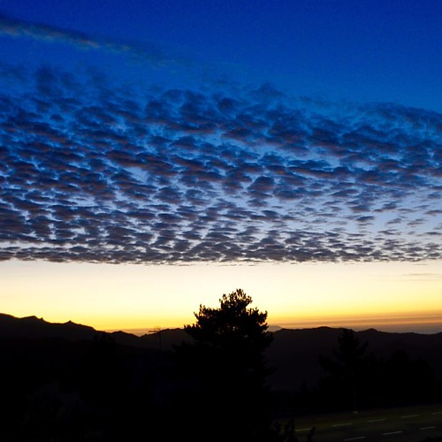 Just abans de la sortida del sol #lescasesdelport #portdelcomte #divulgalord #sunset #sunrise #sun #TagsForLikes.com #TFLers #pretty #beautiful #sky #skyporn #cloudporn #nature #clouds #horizon #photo by Josep Jorba, square squareformat iphoneography instagramapp uploaded:by=instagram
